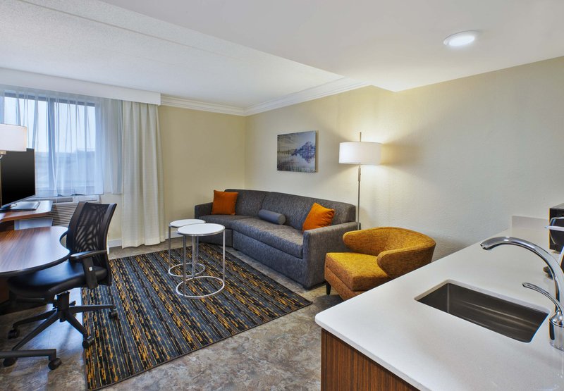 Holiday Inn Express RESTON HERNDON-DULLES AIRPORT - Herndon, VA