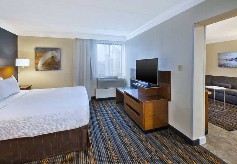 Holiday Inn Express RESTON HERNDON-DULLES AIRPORT - Herndon, VA