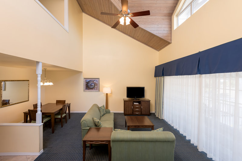 Holiday Inn Hotel & Suites CLEARWATER BEACH S-HARBOURSIDE - Indian Rocks Beach, FL