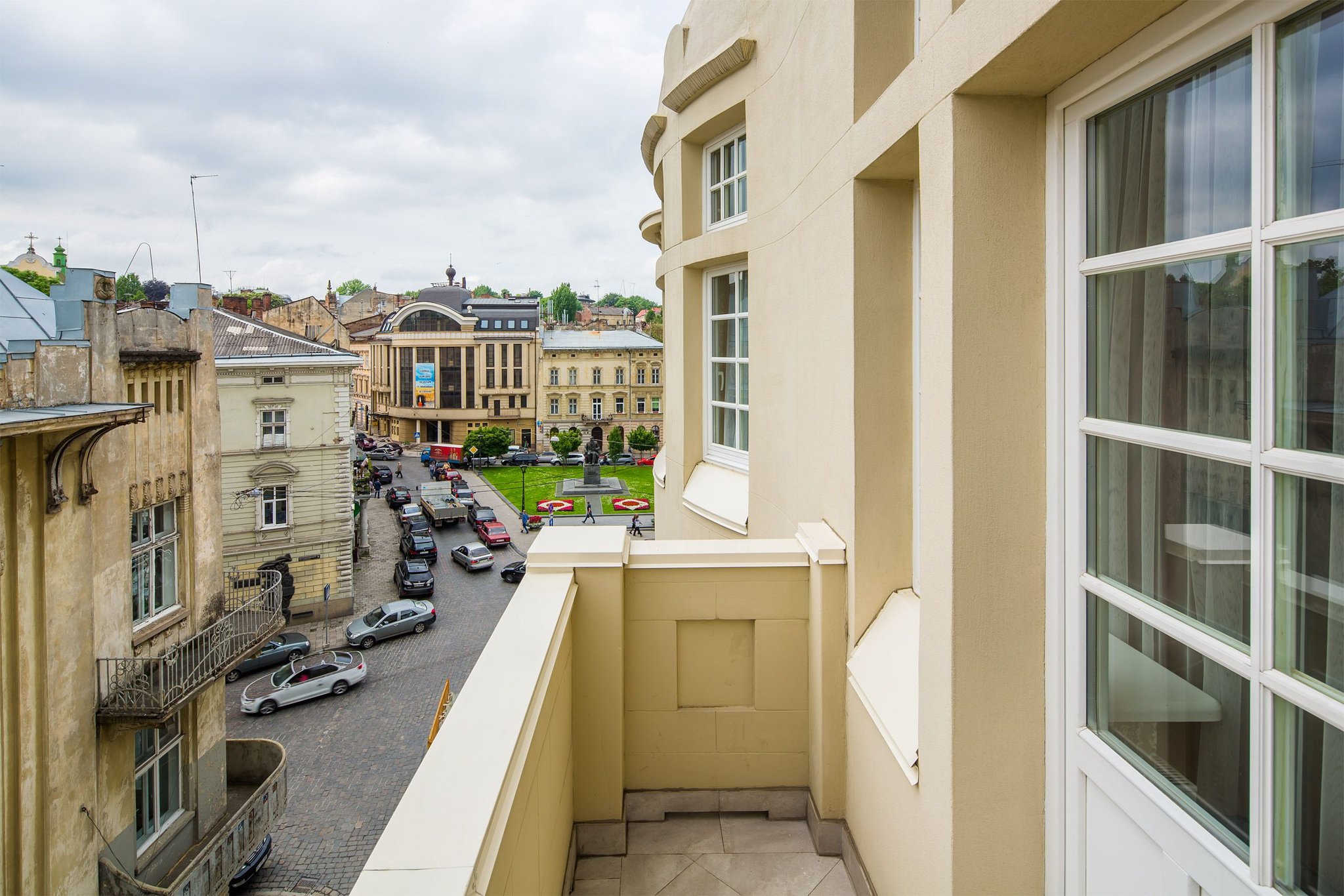 Atlas Deluxe Hotel, Lviv