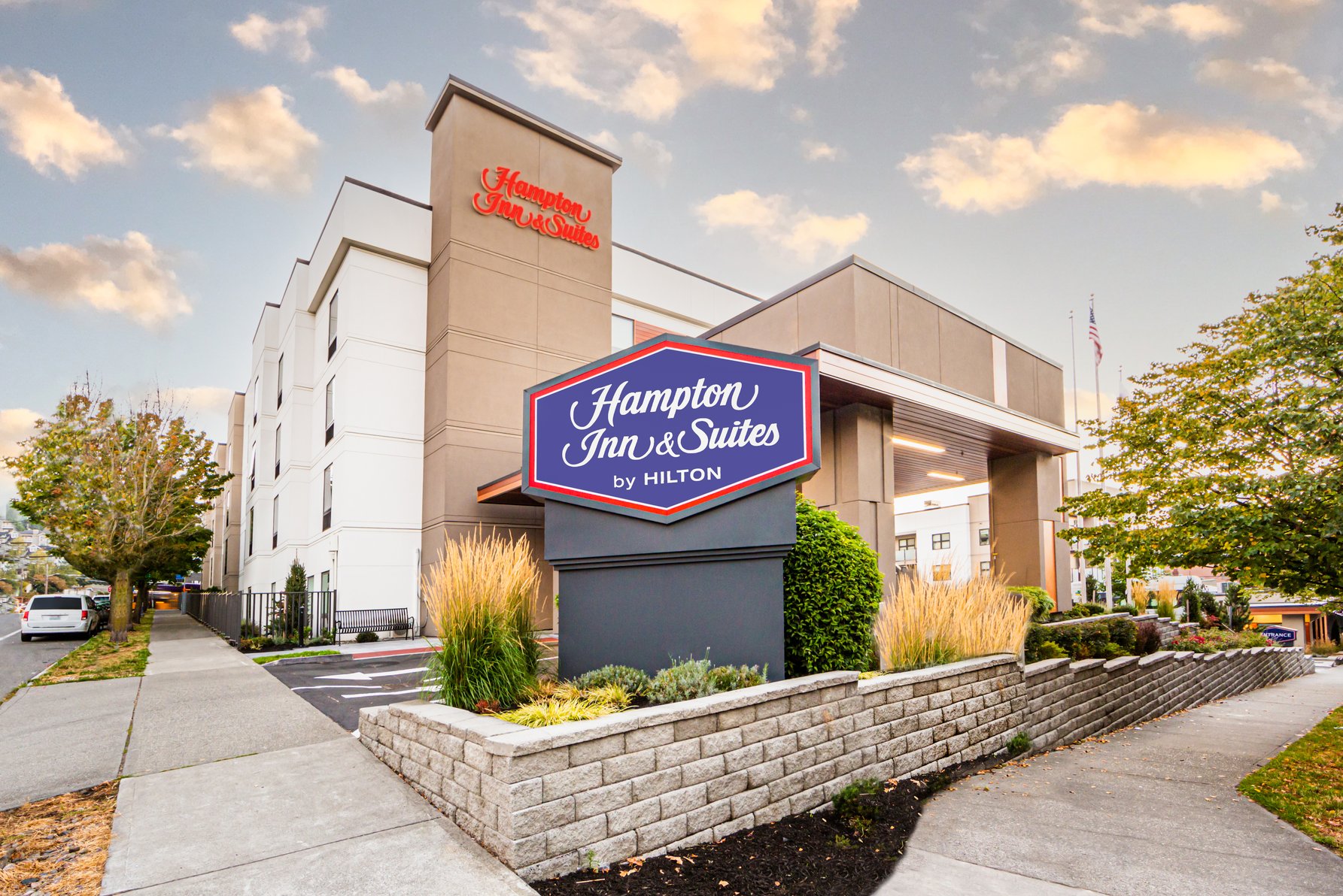 Hampton Inn & Suites by Hilton Seattle-Downtown - Tap to explore photos
