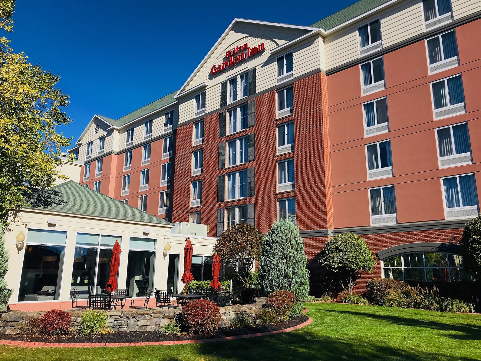 Hilton Garden Inn Auburn Riverwatch - Tap to explore photos