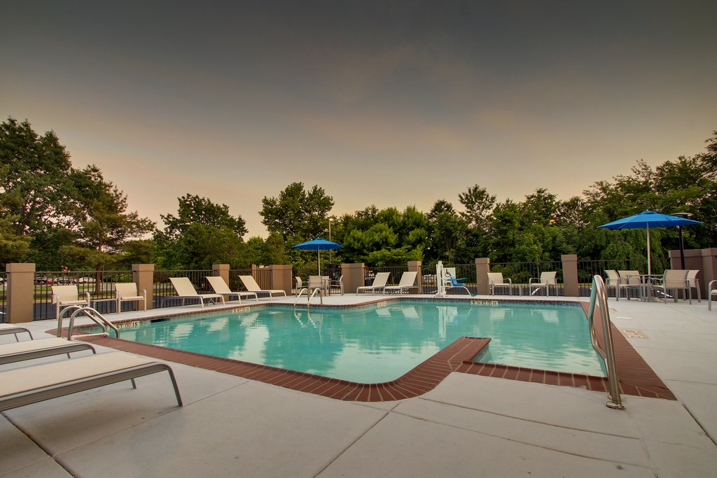 Holiday Inn Express VOORHEES - MT. LAUREL - Tap to explore photos