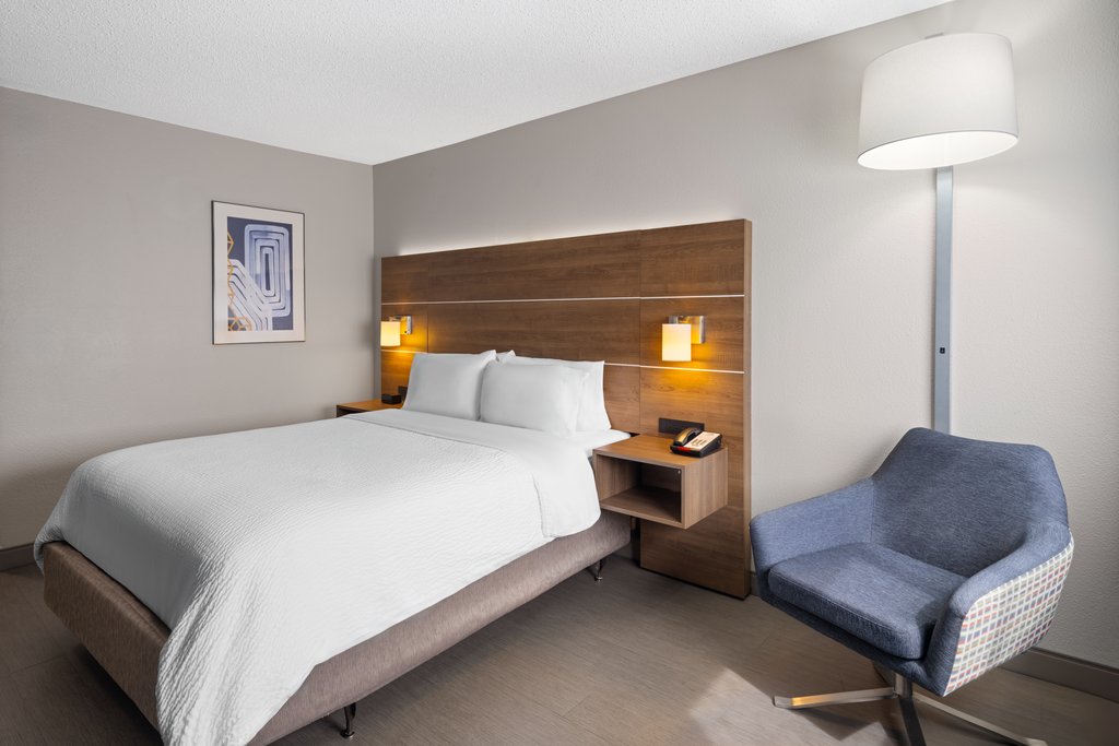 Holiday Inn Express SHEBOYGAN-KOHLER (I-43) - Tap to explore photos