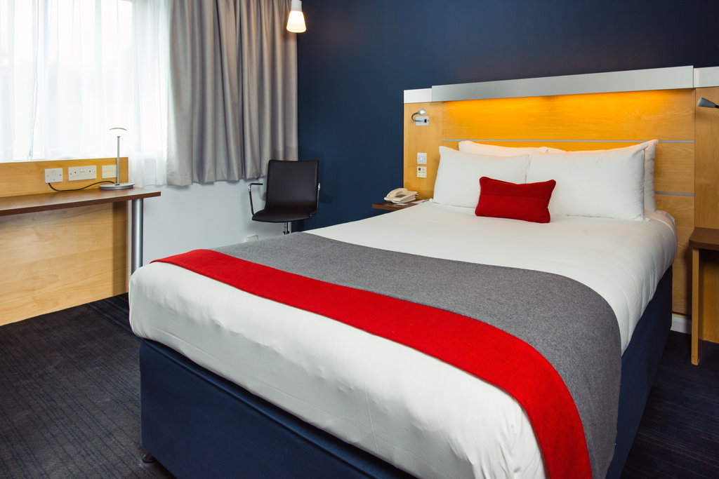 Holiday Inn Express HEMEL HEMPSTEAD - Tap to explore photos