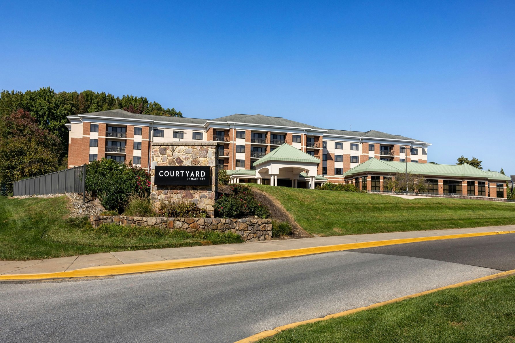 Courtyard by Marriott Newark-University of Delaware - Tap to explore photos
