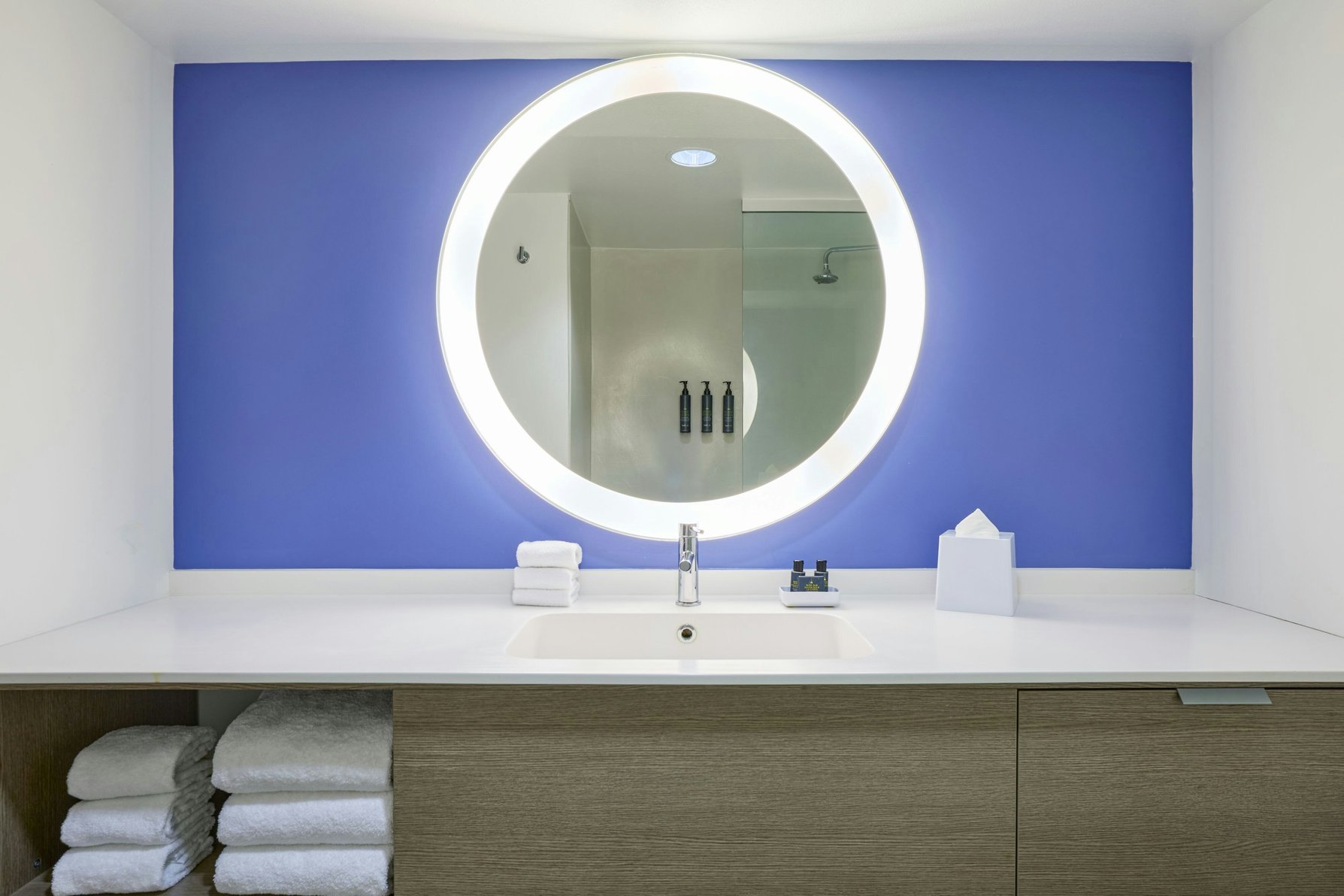 Aloft Scottsdale by Marriott - Tap to explore photos