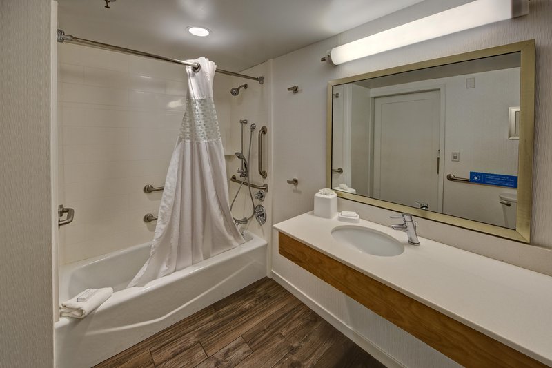 Hampton Inn Charlottesville - Charlottesville, VA