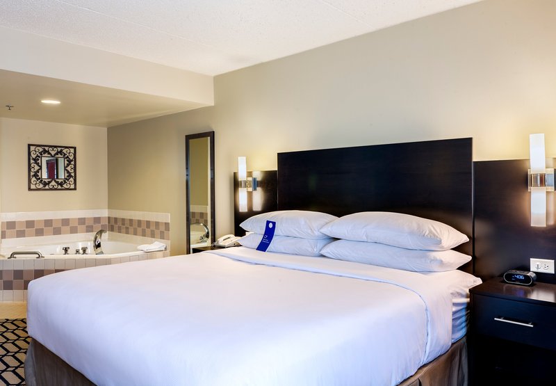 Ramada Plaza & Suites - Fargo, ND