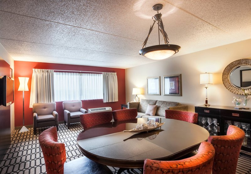 Ramada Plaza & Suites - Fargo, ND
