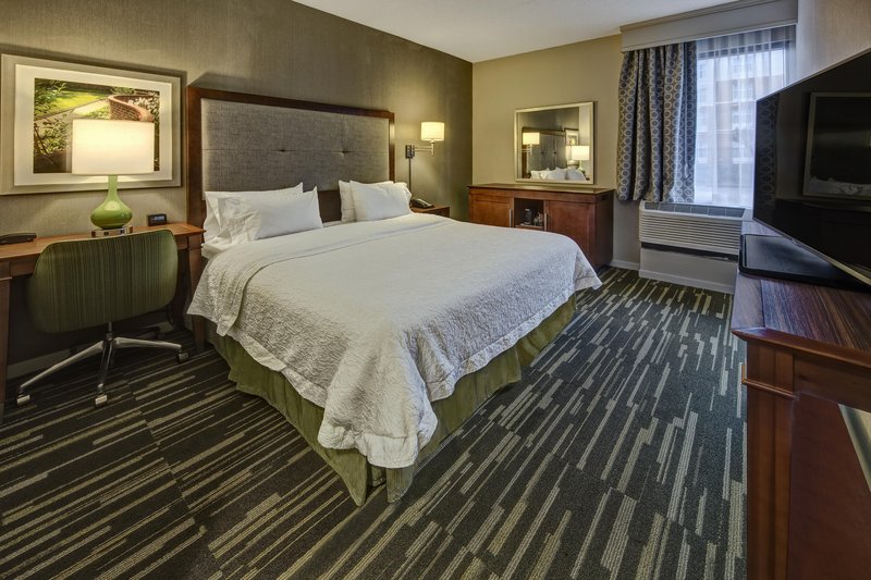Hampton Inn Charlottesville - Charlottesville, VA