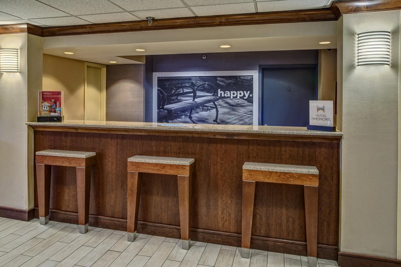 Hampton Inn Charlottesville - Charlottesville, VA