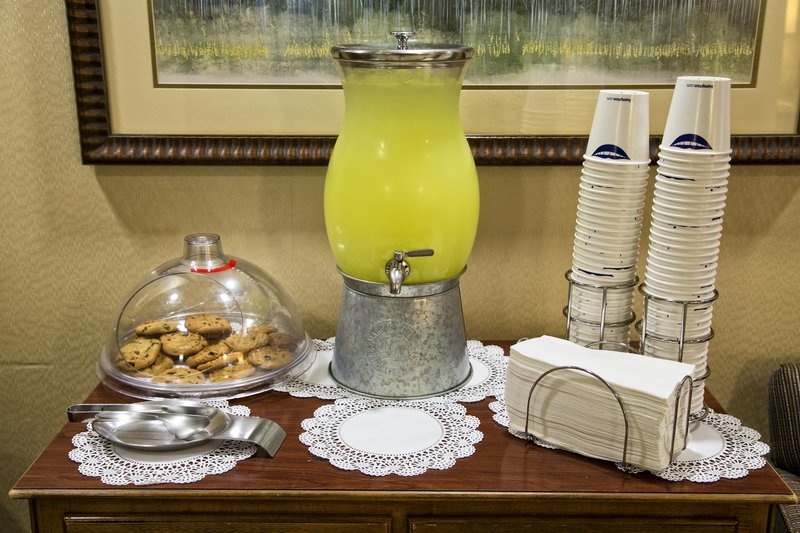 Hampton Inn Charlottesville - Charlottesville, VA