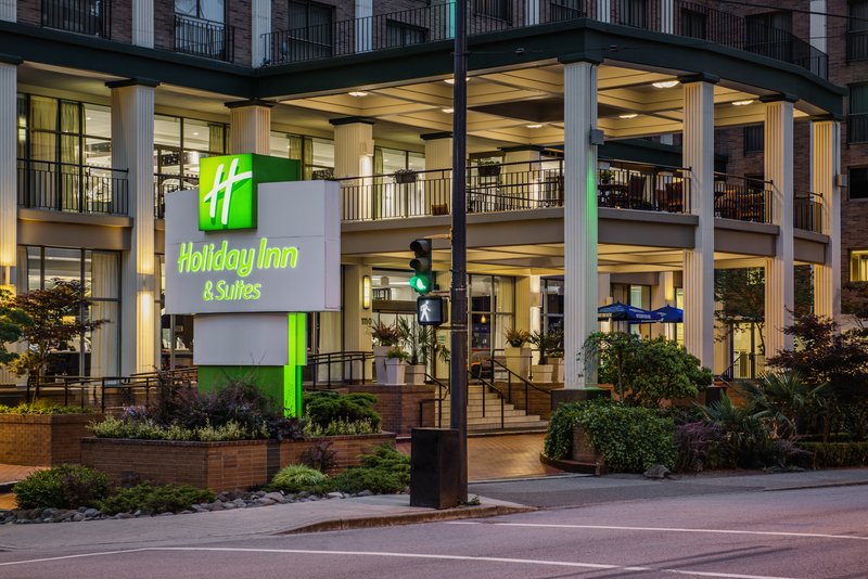Holiday Inn and Suites Vancouver Downtown