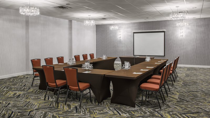 Holiday Inn and Suites Vancouver Downtown