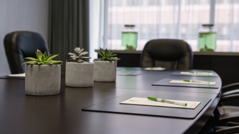 Holiday Inn and Suites Vancouver Downtown