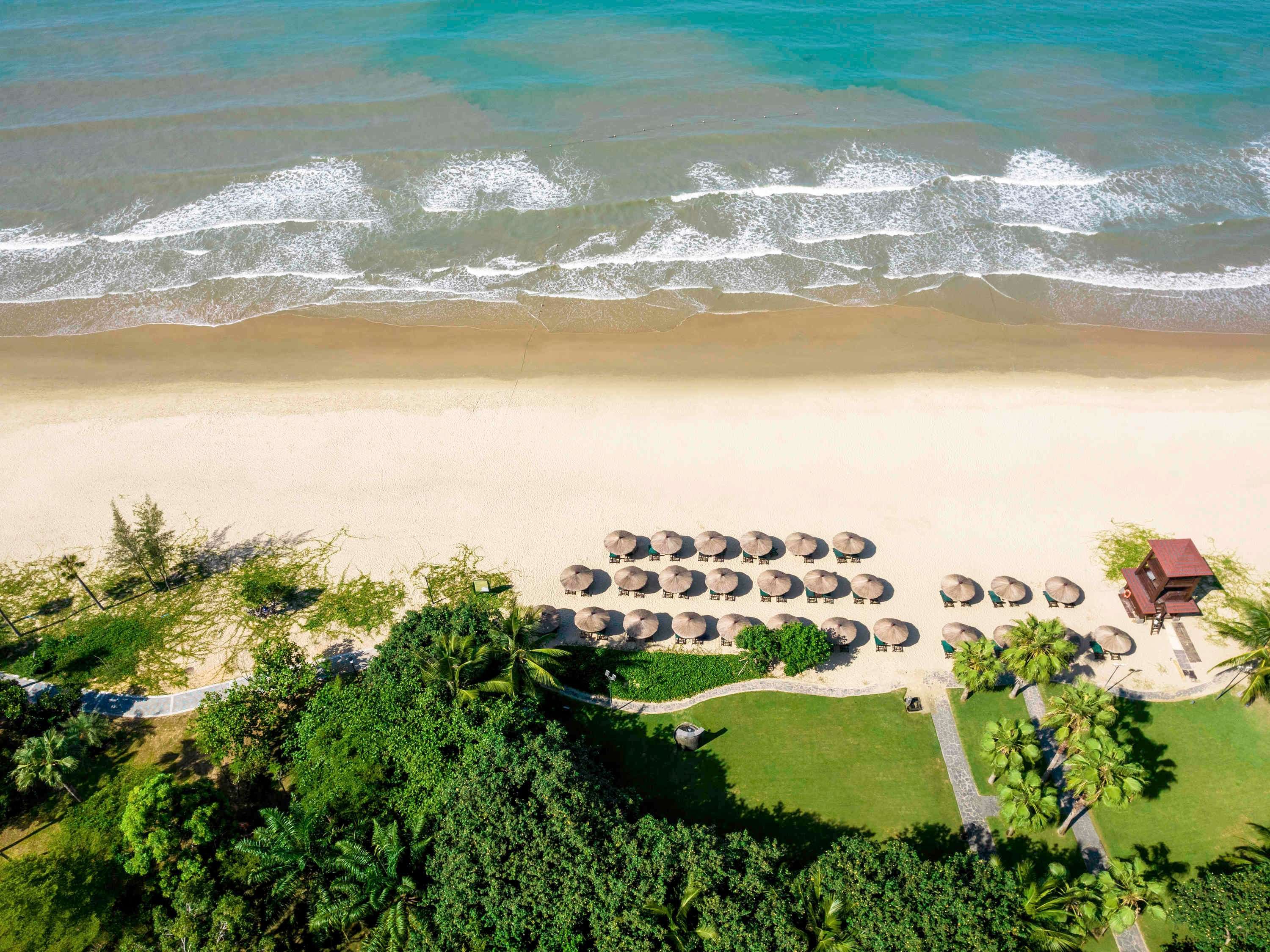 Sanya China Hotels; Pullman Sanya Bay Resort & Spa- Sanya, Hainan Island, China Hotels