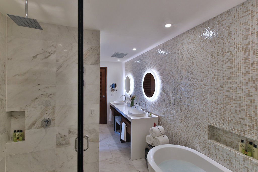 InterContinental Hotels MANAGUA AT METROCENTRO MALL - Tap to explore photos