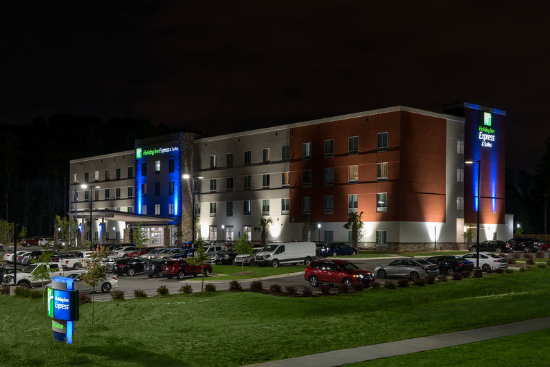 holiday-inn-express-suites-charlotte-airport