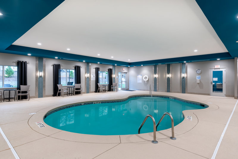 holiday-inn-express-suites-charlotte-airport