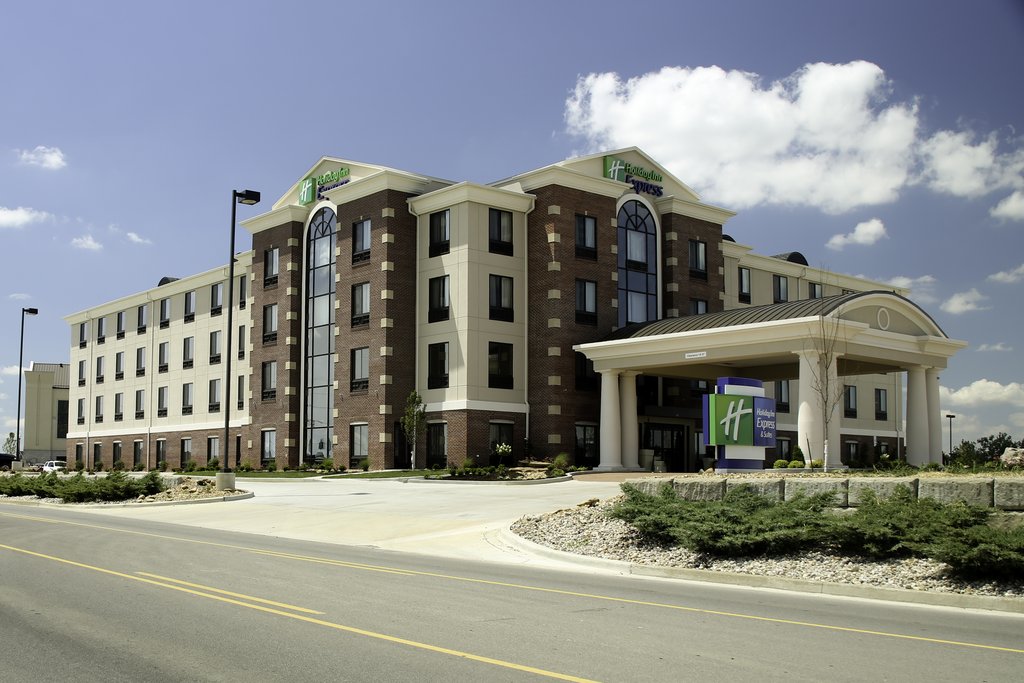 Holiday Inn Express & Suites MARION - Tap to explore photos