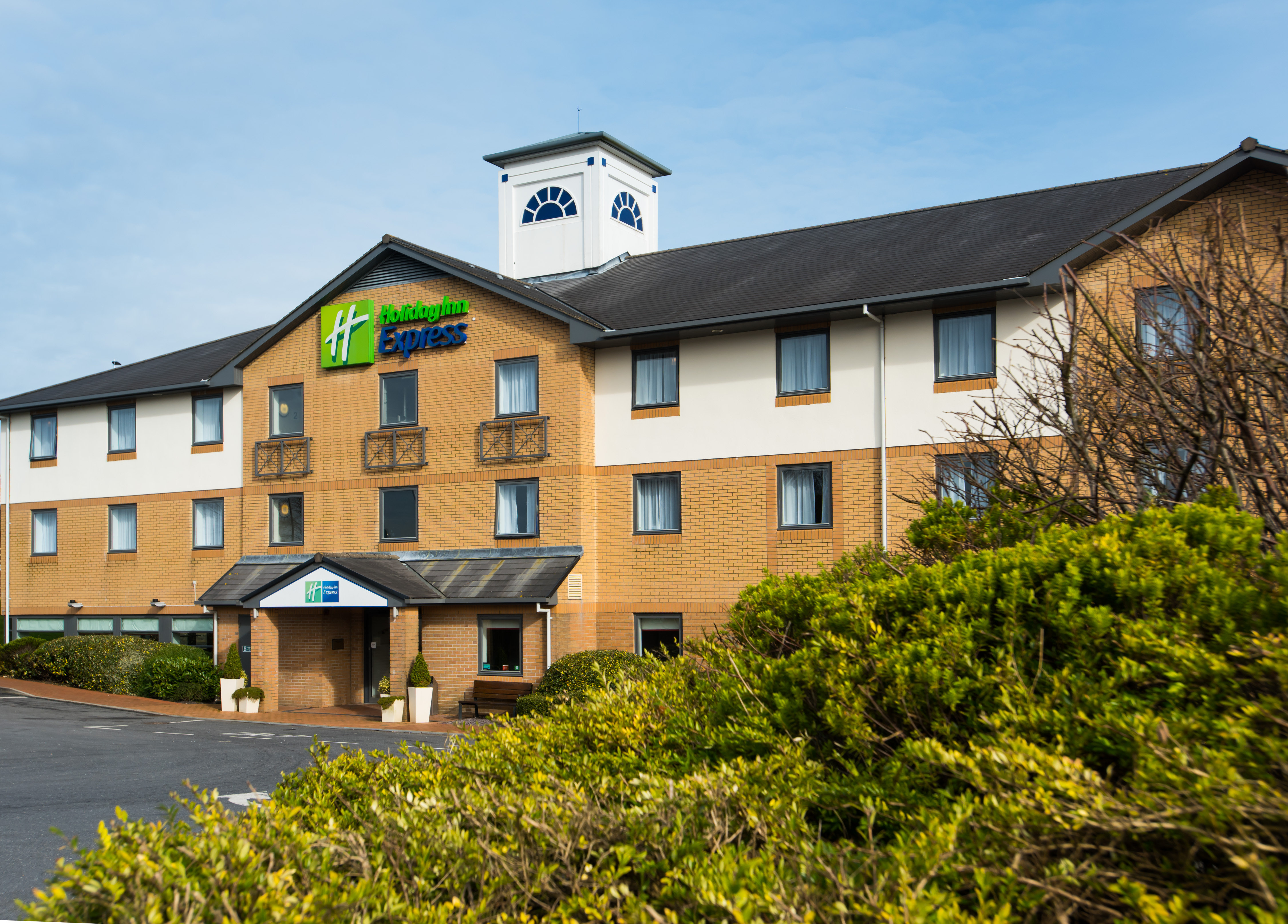 Holiday Inn Express SwanseaWest Neath, Wales Hotels Tourist Class
