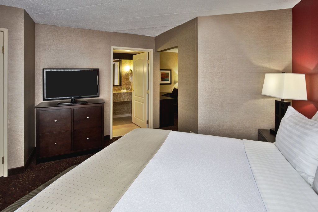 Holiday Inn Hotel & Suites CHICAGO NORTHWEST - ELGIN - Tap to explore photos