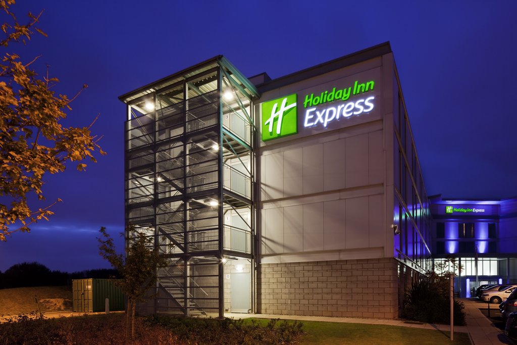 Premier Inn London Stansted Airport - Tap to explore photos