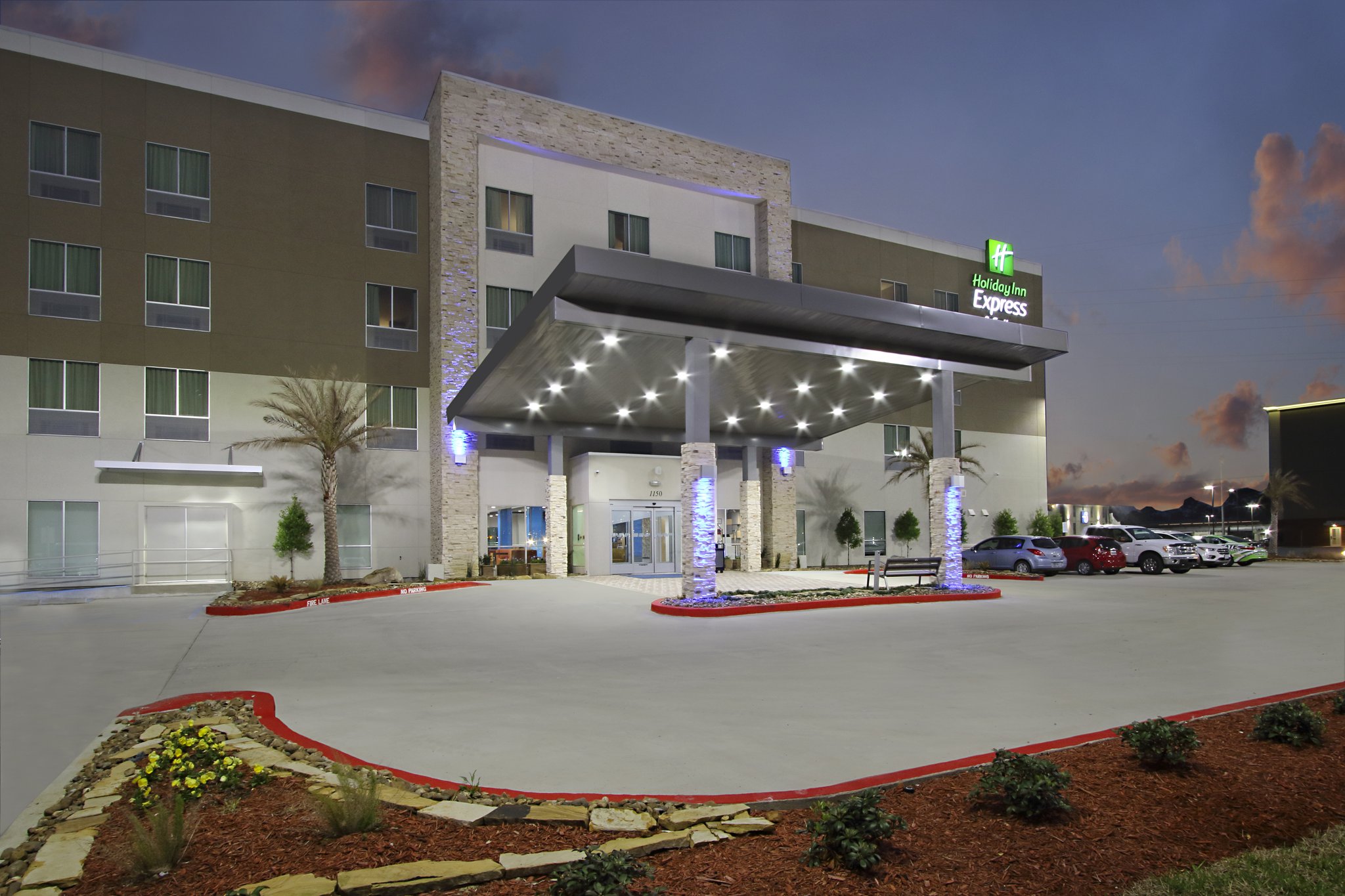 Holiday Inn Express/Suites Lake Charles Tourist Class Lake Charles, LA