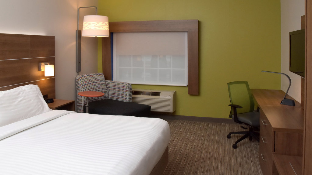 Holiday Inn Express MT. PLEASANT - SCOTTDALE - Tap to explore photos