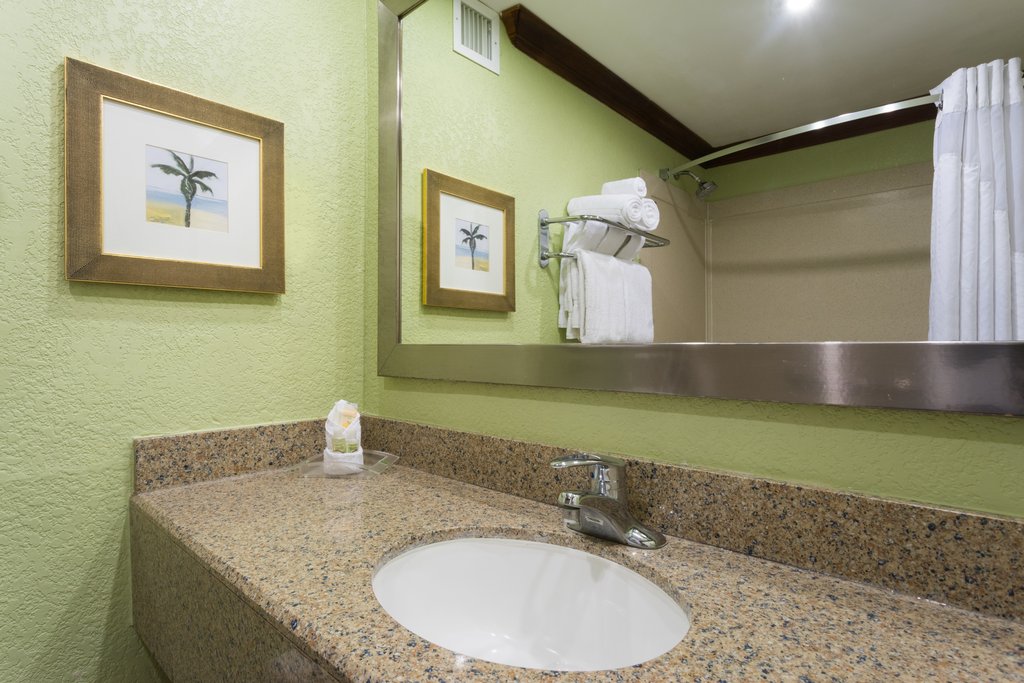 Holiday Inn Resort MONTEGO BAY ALL-INCLUSIVE - Tap to explore photos