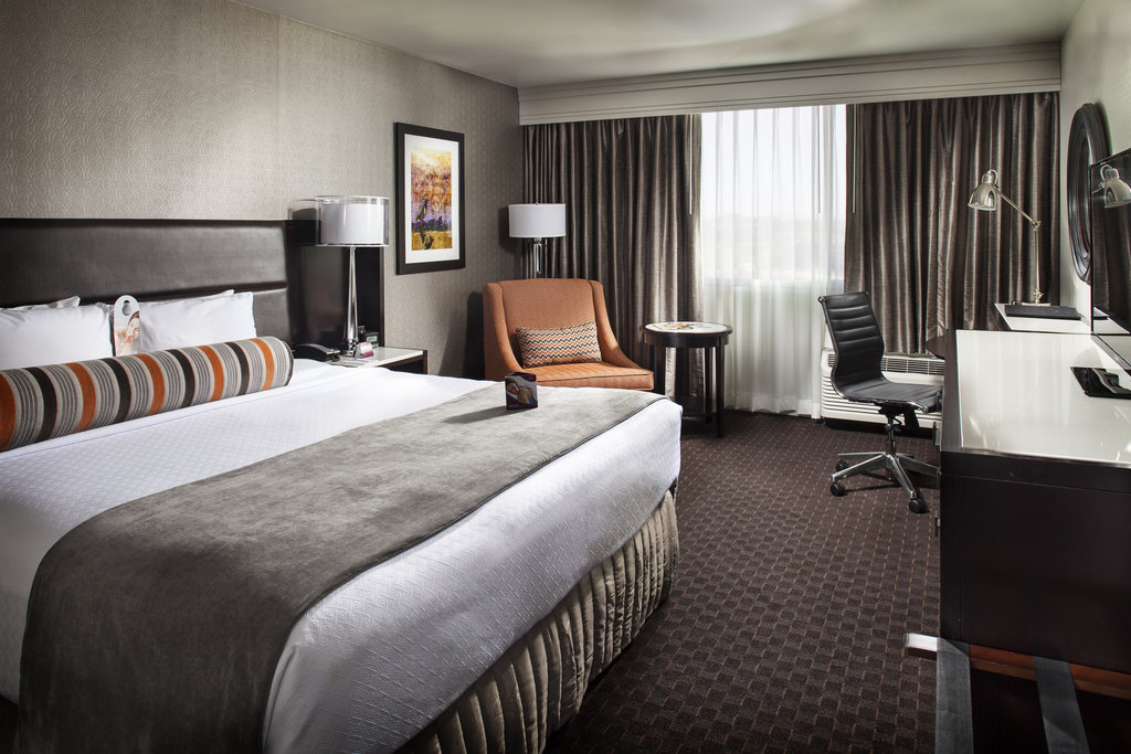 Crowne Plaza Phoenix Airport (Pet-friendly) - Tap to explore photos