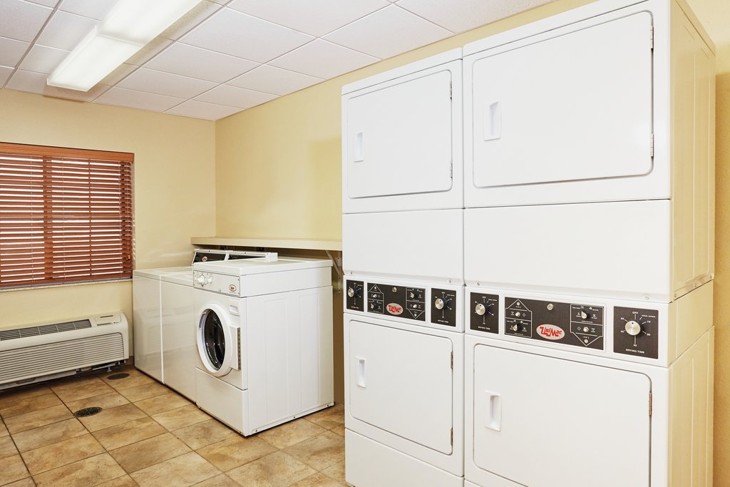 Candlewood Suites MILWAUKEE AIRPORT-OAK CREEK - Tap to explore photos