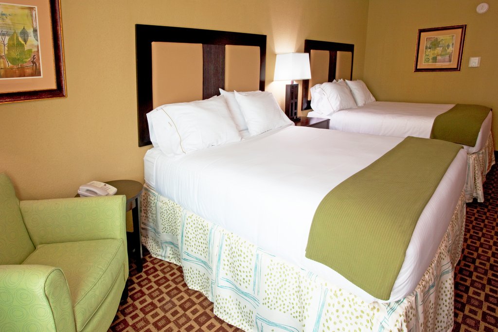 Holiday Inn Express & Suites CHAFFEE-JACKSONVILLE WEST - Tap to explore photos