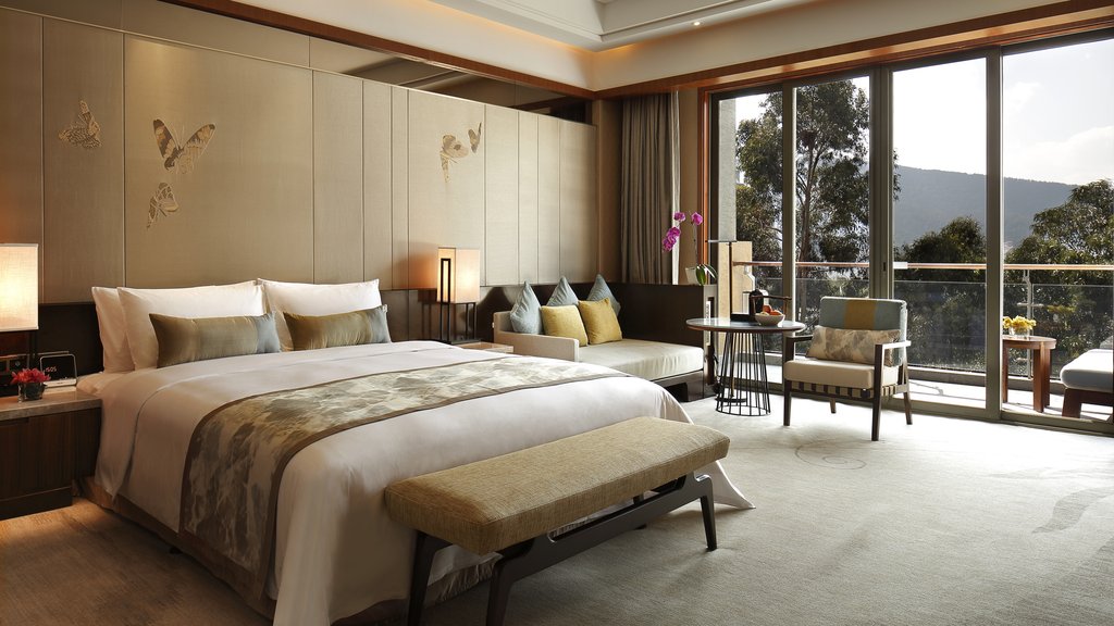 InterContinental Hotels KUNMING, an IHG hotel - Tap to explore photos