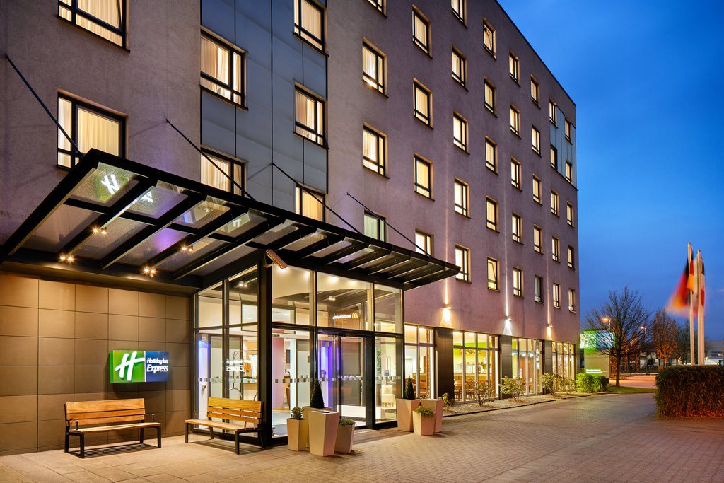 HOLIDAY INN EXPRESS DUSSELDORF - CITY NORTH - Tap to explore photos