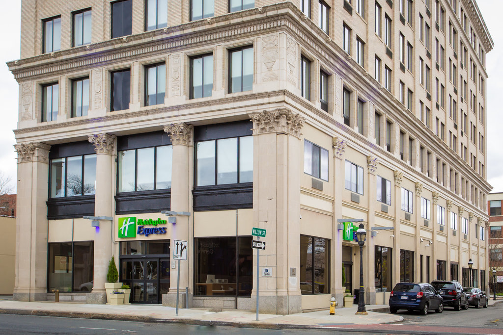 Holiday Inn Express SPRINGFIELD DOWNTOWN - Tap to explore photos