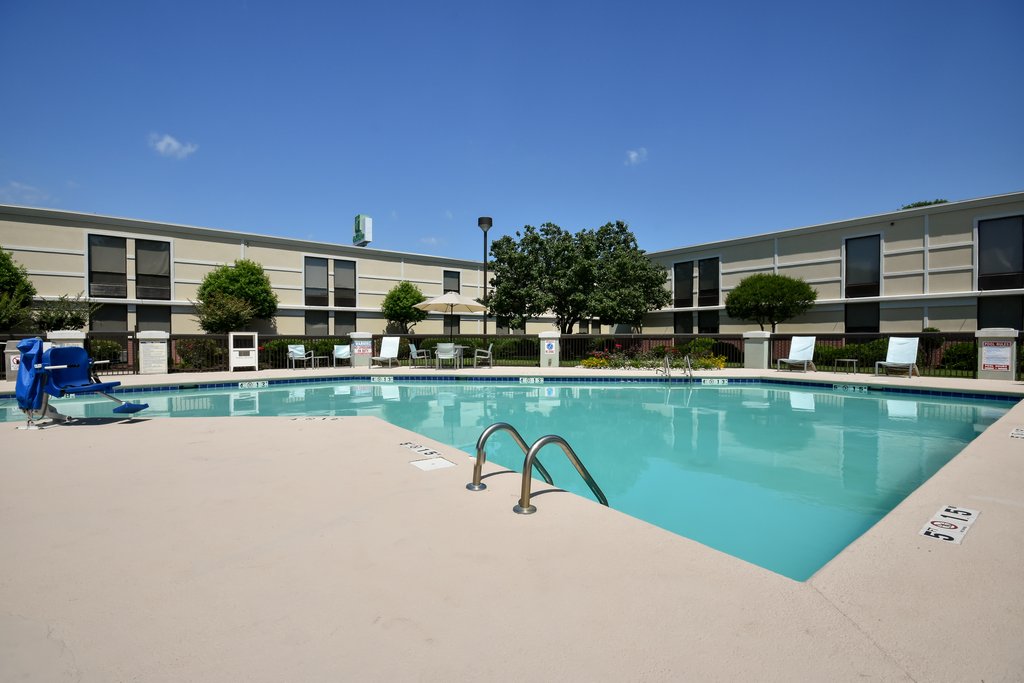 Holiday Inn LUMBERTON NORTH - I-95 - Tap to explore photos