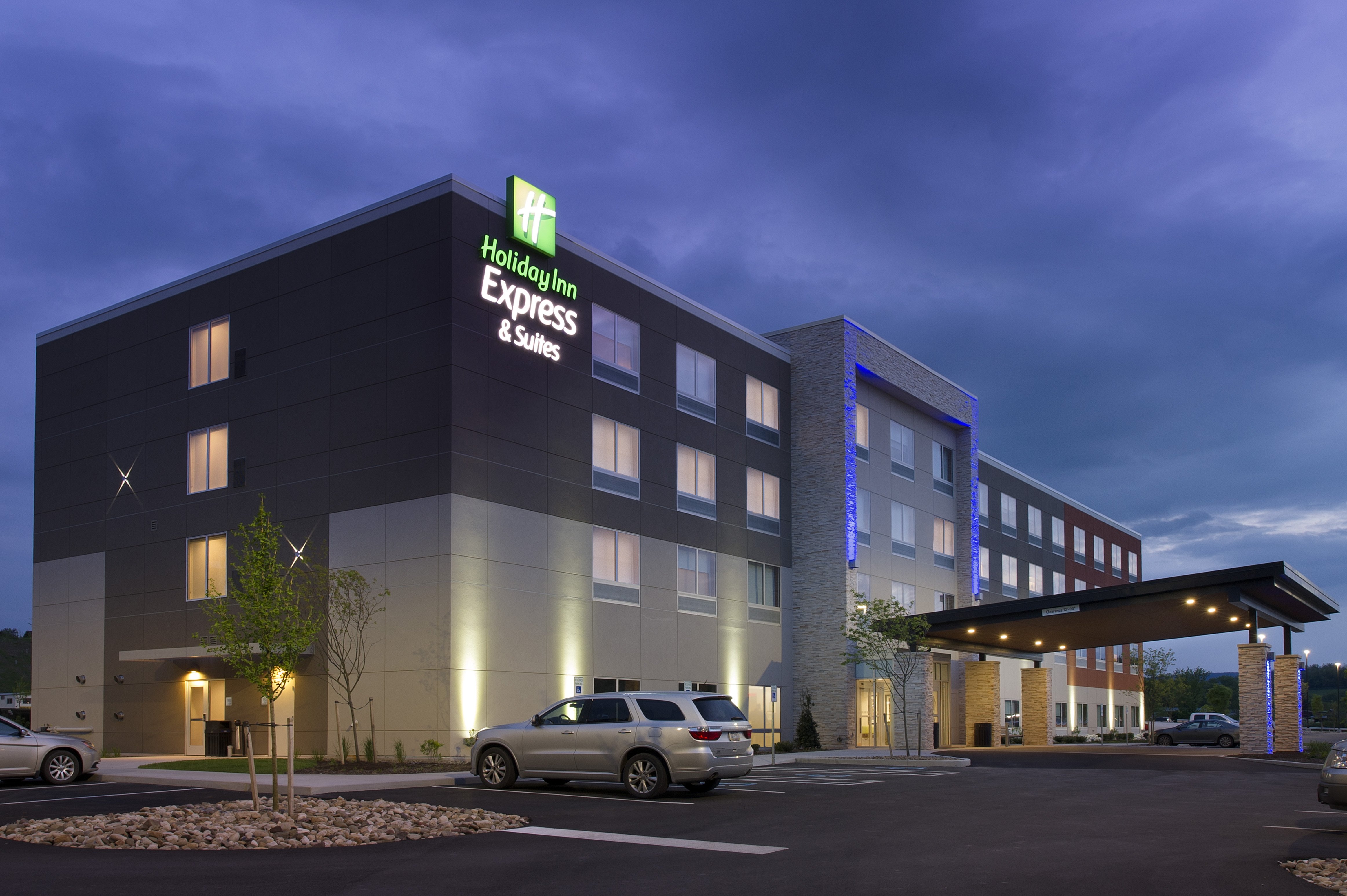 Holiday Inn Express & Suites Altoona- Tourist Class Duncansville, PA