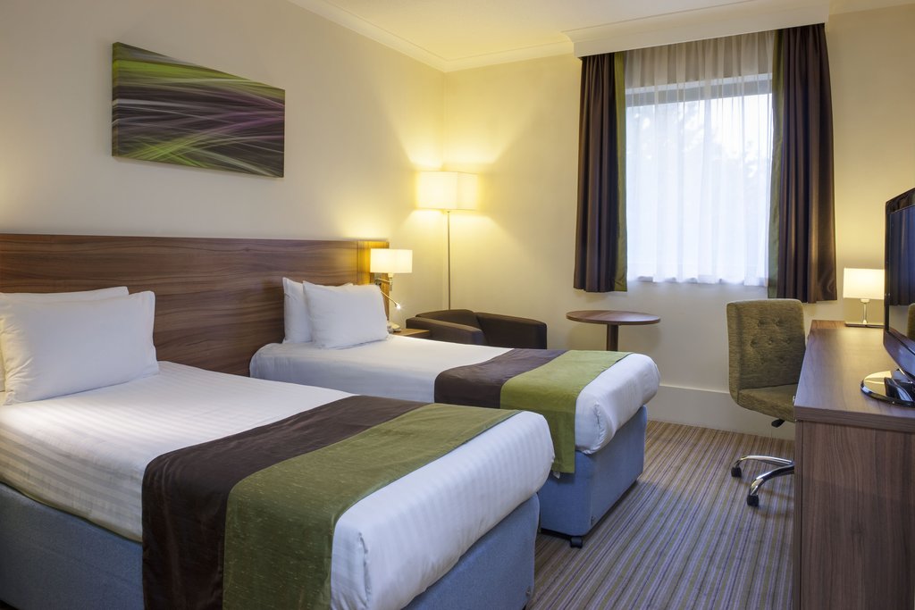 Holiday Inn Leamington Spa - Tap to explore photos