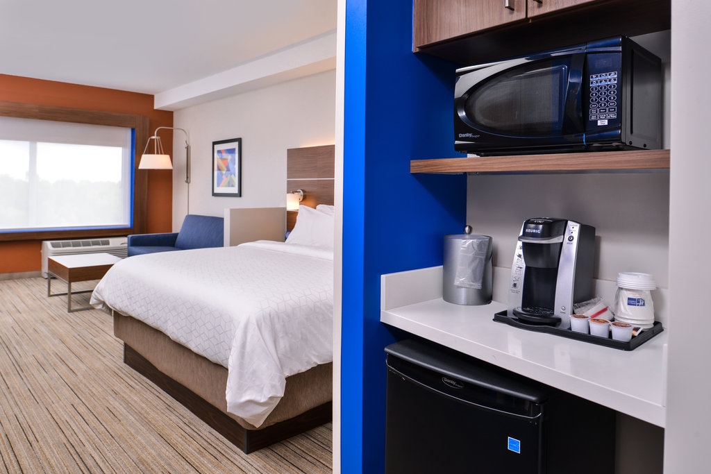 Holiday Inn Express & Suites Farmville - Tap to explore photos