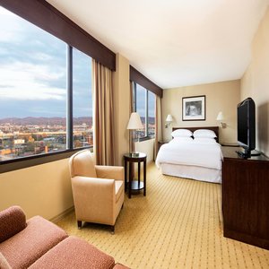 Sheraton Birmingham Hotel - Tap to explore photos