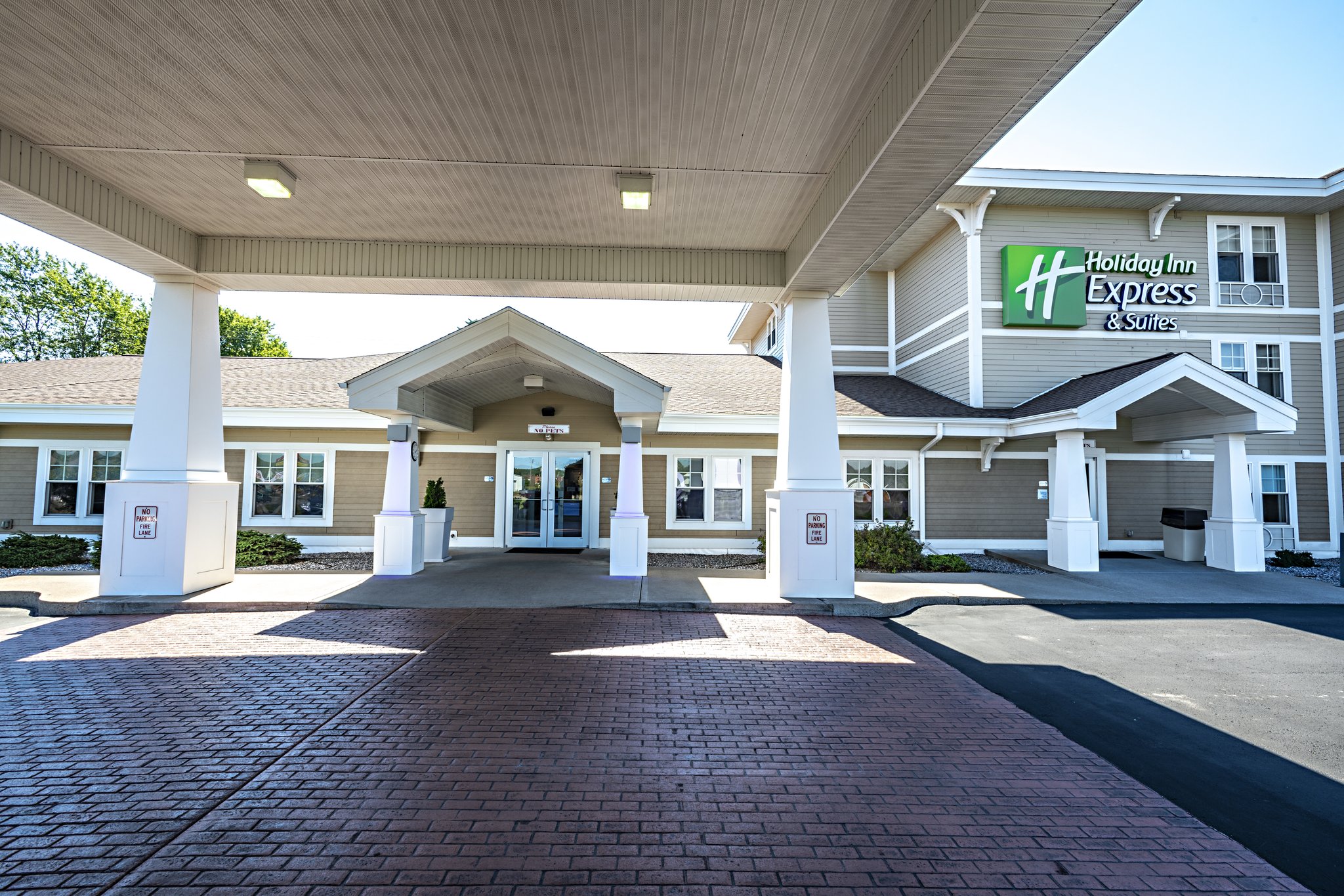 Holiday Inn Express Hotel Suites Tourist Class Iron Mountain