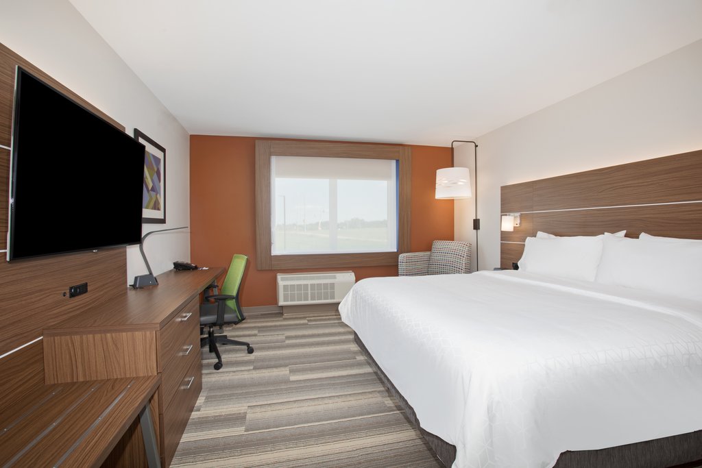 Holiday Inn Express and Suites Dakota Dunes - Tap to explore photos
