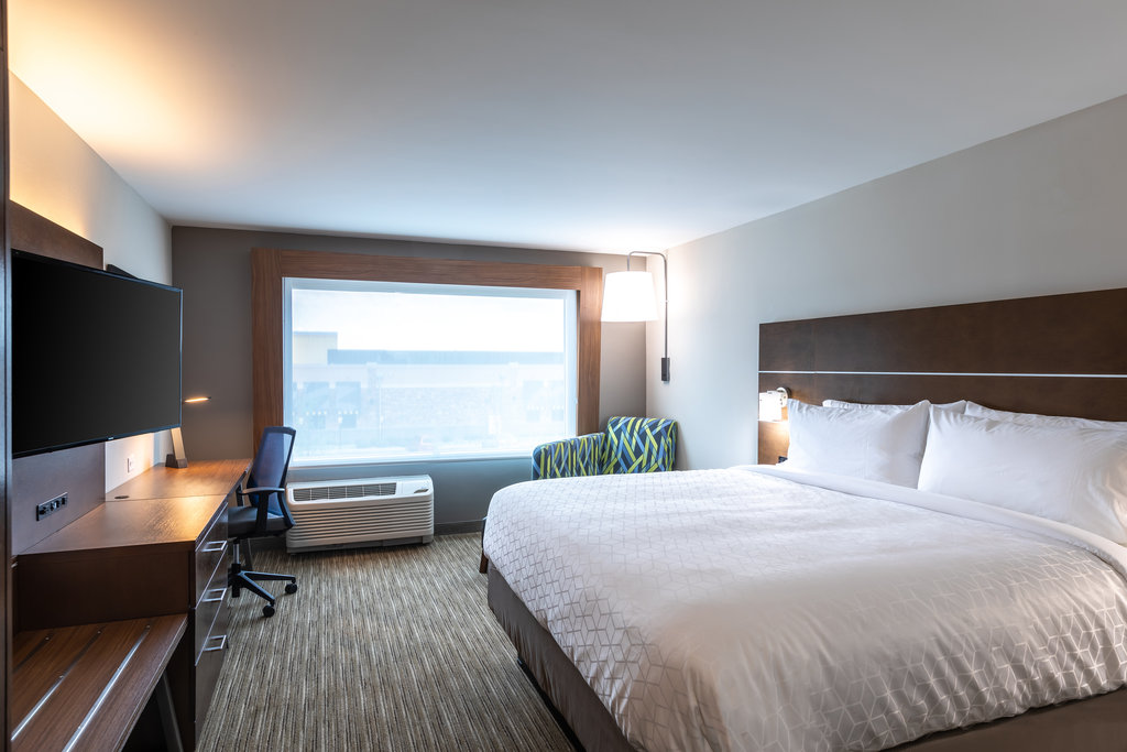 Holiday Inn Express & Suites Gainesville - Lake Lanier Area - Tap to explore photos