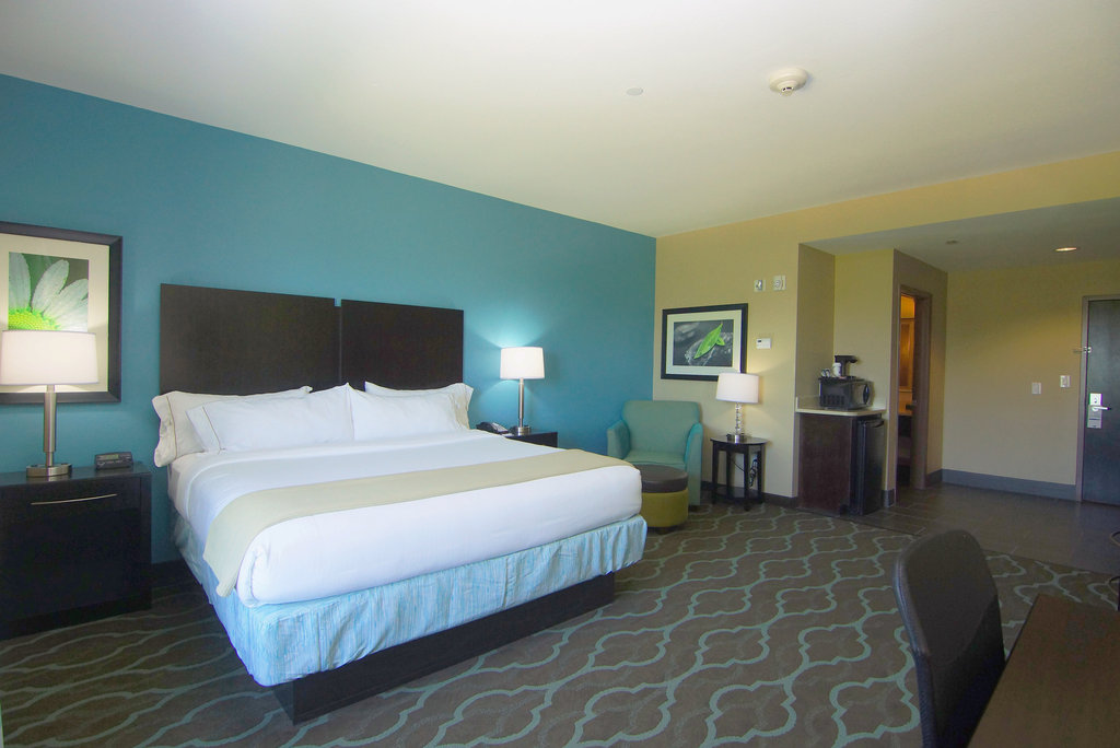 Holiday Inn Express & Suites CUERO - Tap to explore photos