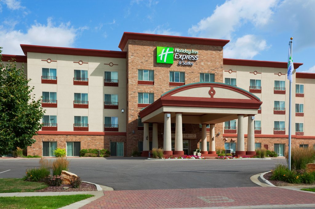 Holiday Inn Express & Suites WAUSAU - Tap to explore photos