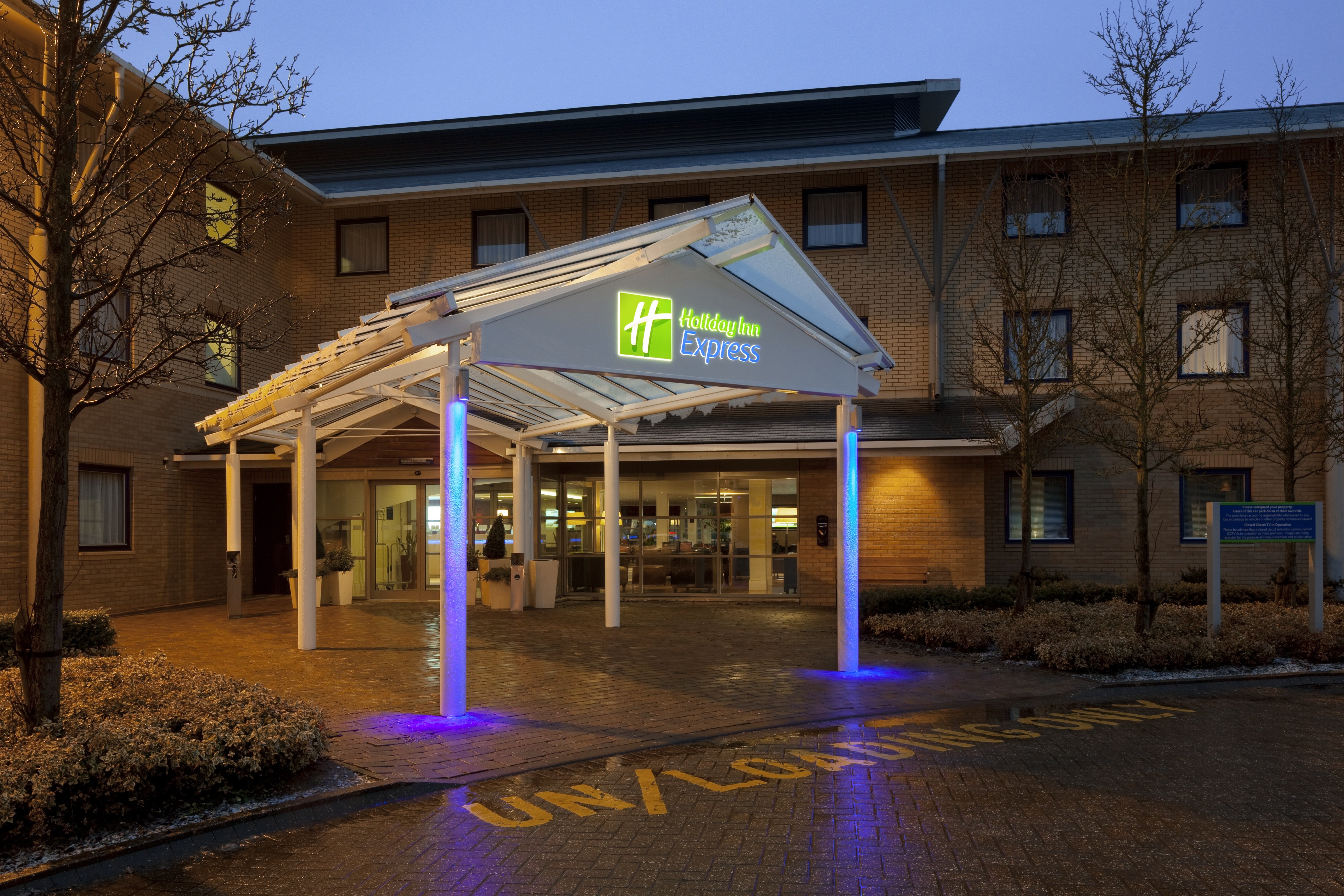 Holiday Inn Express Milton Keynes Hotel Tourist Class Milton Keynes