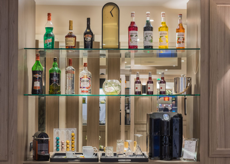 Holiday Inn and Suites Vancouver Downtown