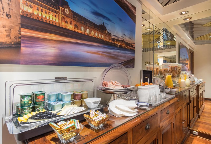 Holiday Inn and Suites Vancouver Downtown